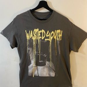 men’s size medium graphic tee